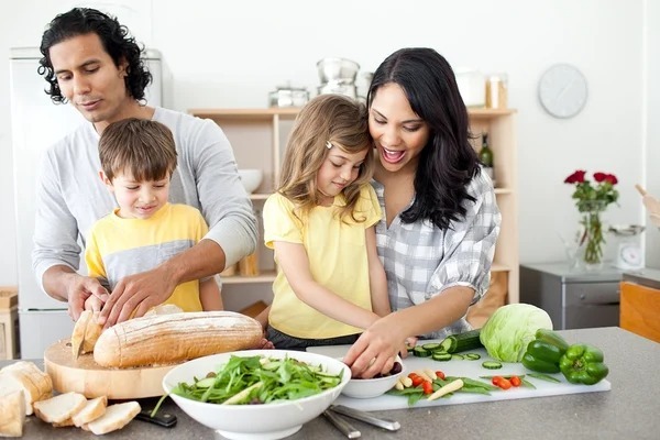FAMILY AND HEALTHY FOOD