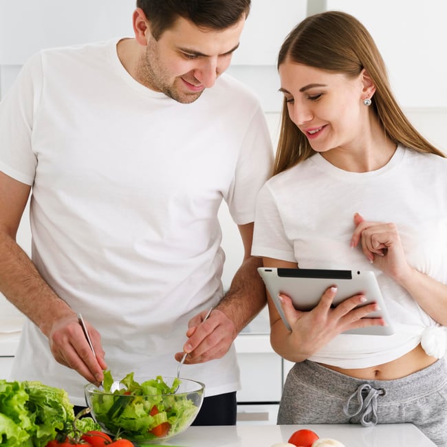 couple-making-salad